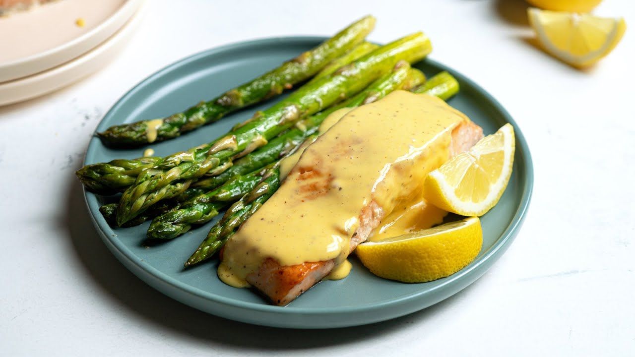 Keto Seared Salmon and Asparagus [with Easy Hollandaise Sauce]