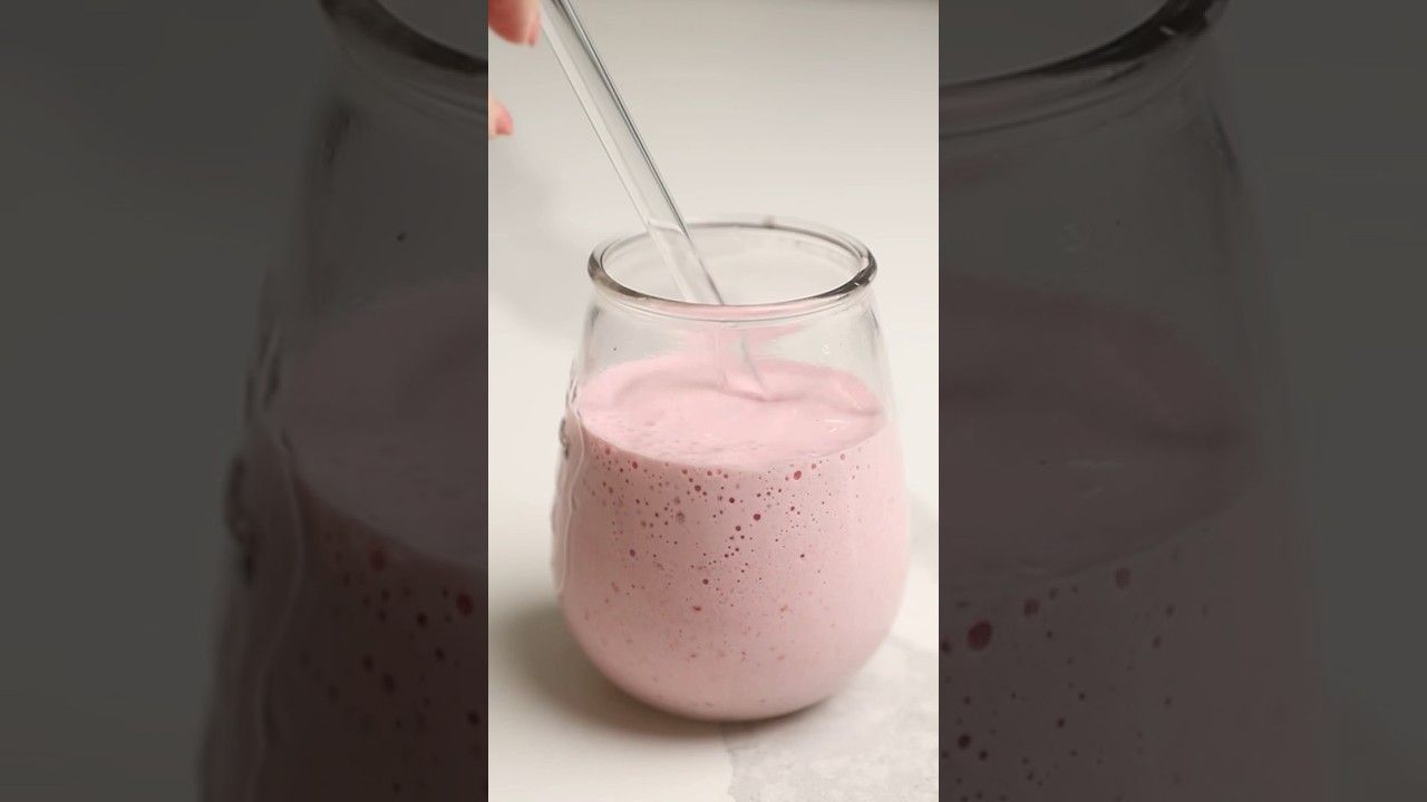 Keto Berry Cheesecake Smoothie – Recipe in the comments!