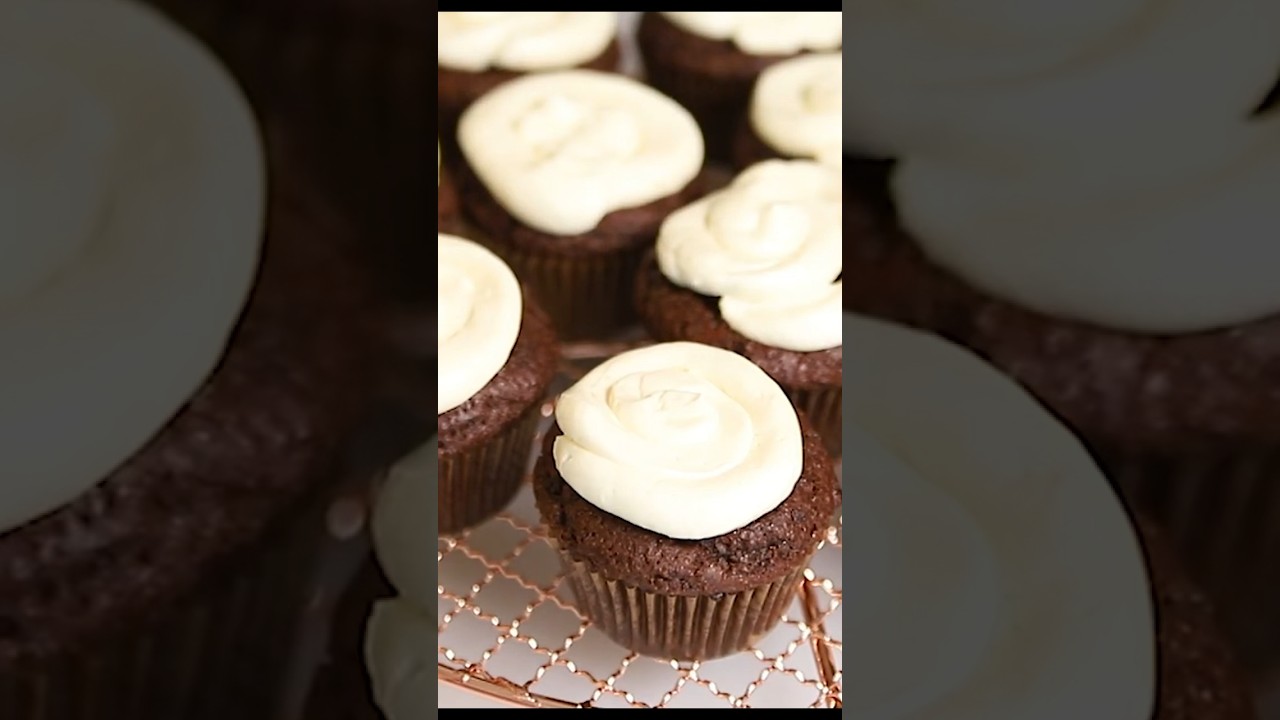 Keto Chocolate Cupcakes with Buttercream icing – Recipe in the comments!