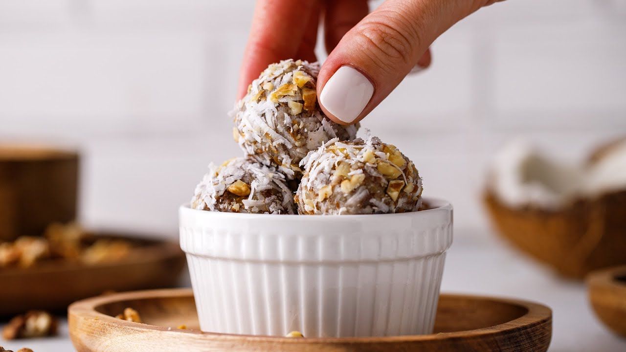 Keto No Bake Protein Balls [Dairy Free Energy Ball Recipe]